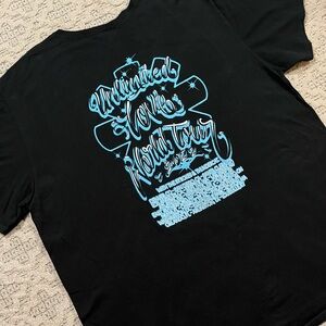 🎸 '22 Red Hot Chili Peppers Band Unlimited Love Orig. Logo Back Graffiti Tour T